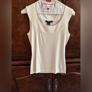 St. John sleeveless women’s top